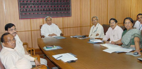 Naveen Patnaik reviewing on Credit Plan for Kharif-2011 at Secretariat.