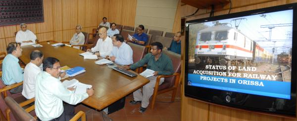 Naveen Patnaik reviewing on progress of land acquisition of National Highways and Railways at Secretariat.