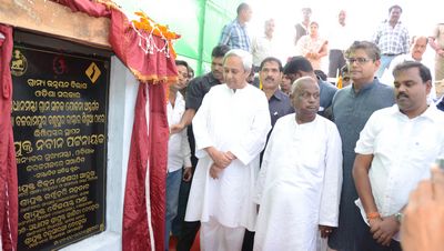 Chief Minister Shri Naveen Patnaik laying foundation stone of Sisua Road at RaghvpurDate-16-Nov-2012