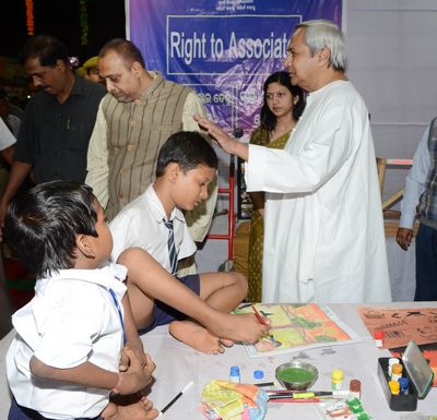 Chief Minister Shri Naveen Patnaik going round the Exhibition at the SURAVI-2012 at BhubaneswarDated-17-Nov-2012