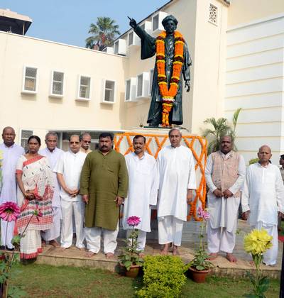 Chief Minister Shri Naveen Patnaik attending the death anniversary of Utkal Gourab Madhusudan Das at OLA Premises