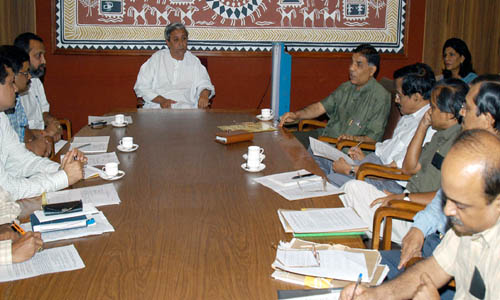 Naveen Patnaik discussing the setting up a Technology Mission in the State in a high level meeting at Secretariat.