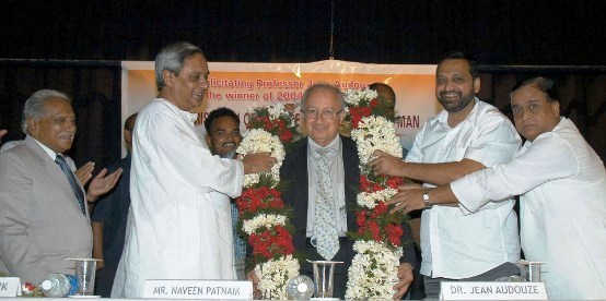 Naveen Patnaik  felicitating Professor Jean Audouze the winner of 2004 Kalinga Prize  at Institute of Physics, Bhubaneswar.