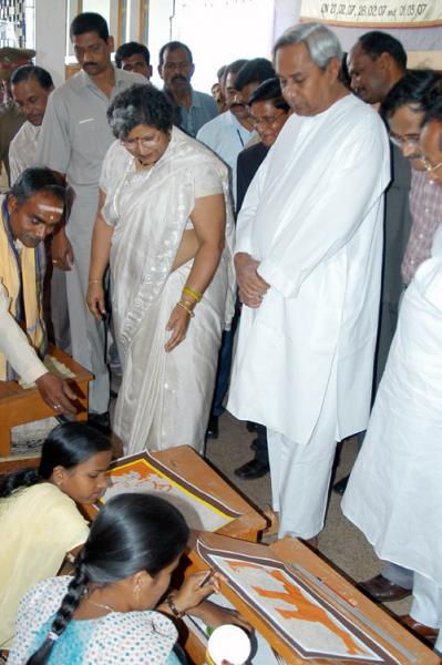 Naveen Patnaik going round the Patta painting at the Seminar on Palm Leaf and Patta Paintings of Orissa at State Museum, Bhubaneswar.