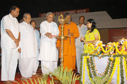 Naveen Patnaik inaugureting Celebration of PANCHAYTI RAJ DIVAS and Celebration of Biju Patnaik Jayanti at Exhibition Ground,unt-3,Bhubaneswar.