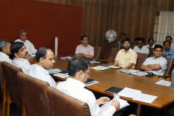 Naveen Patnaik discussing on Development of Ancillary and Downstream Industries at Secretariat.