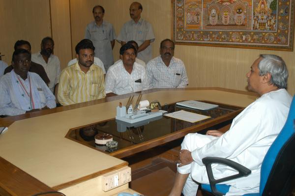 Naveen Patnaik discussing with the supporters of POSCO Project at  Orissa Legislative Assembly CMs chamber.