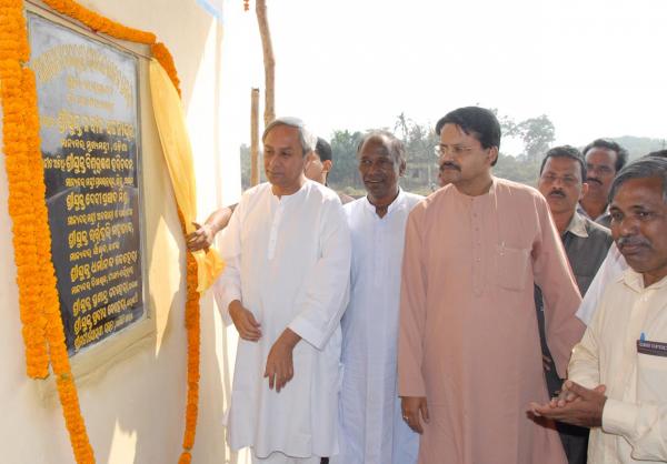 Naveen Patnaik inaugurating  L.I. Point at Baikunda, Tangi-Choudwar.