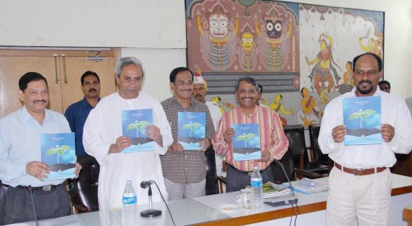 Naveen Patnaik releasing Research Report 2008-09 at the Governing body meeting of Regional Plant Resource Centre at Secretariat.
