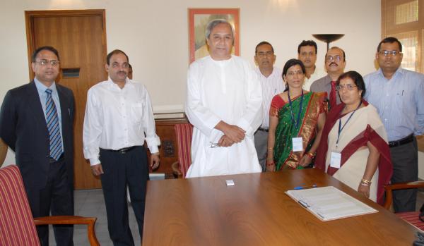 Naveen Patnaik with Census Officials at Naveen Niwas at the lanching of Census Operation.