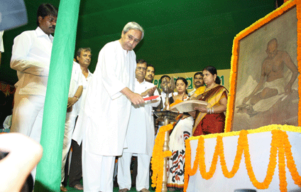 Naveen Patnaik inaugurates Khadi and Gramyadyoga Exhibition.