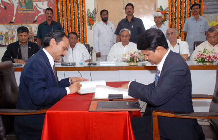 JSL Limited signs MoU with Orissa Government for setting up steel park at Kalinga Nagar