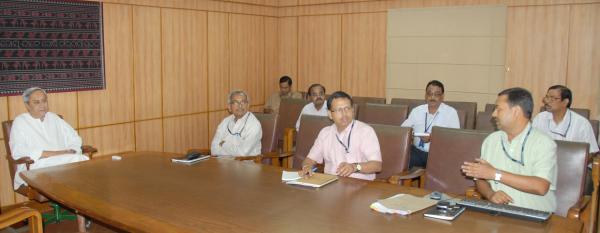 Naveen Patnaik discussing on Mo Kudia Yojana at Secretariat.