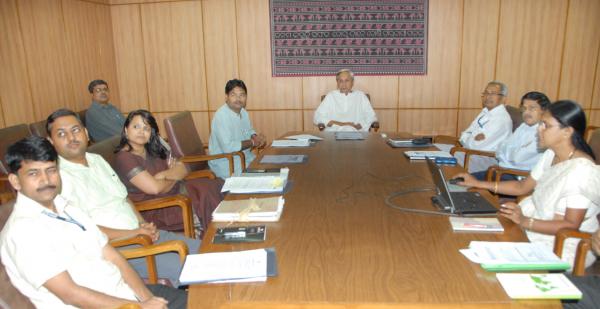 Naveen Patnaik reviewing on implementation of Rashtriya Swasthya Bima Yojana at Secretariat on 26-5-2011.