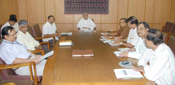 Naveen Patnaik discussing on strengthening of Bana Surakshya Samiti at Secretariat on 18-6-2011.