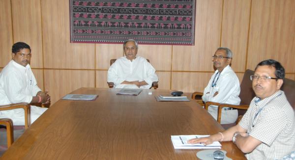 Naveen Patnaik reviewing on e-governance initiatives including progress in e-district projects at Secretariat on 20-6-2011.