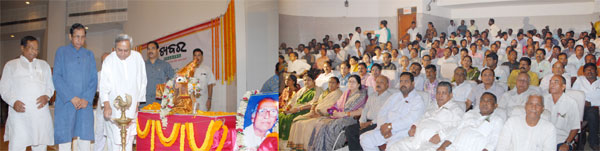Naveen Patnaik inaugurating the 3rd anniversary day of `KHABARA` News Paper at Bhubaneswar on 26-6-2011.