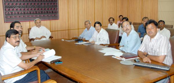 Naveen Patnaik reviewing on Implementation of RIDF Projects of Rural Development and Works Department at Secretariat.
