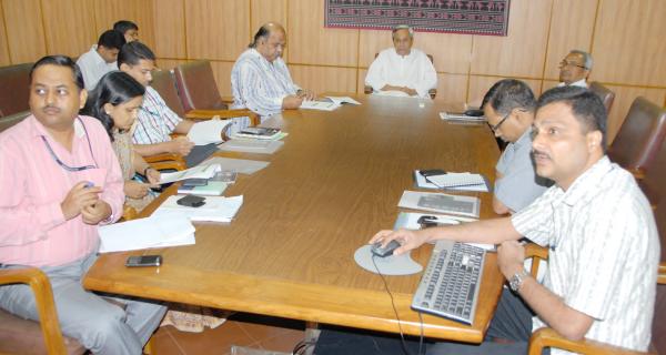 Chief Minister Shri Naveen Patnaik reviewing on NRLM and TRIPTI projects at Secretariat on 8-7-2011.