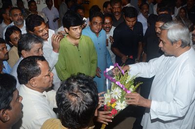 Chief Minister Shri Naveen Patnaik being given a rousing reception at Naveen Niwas after his return from LondonDate-31-May-2012 