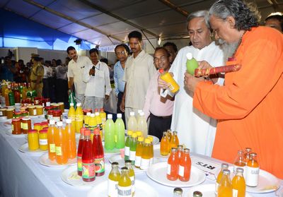 Chief Minister Shri Naveen Patnaik going round the Fruit Festival-2012 at Exhibition Ground, Unit-III, Bhubaneswar Date-19-May-2012