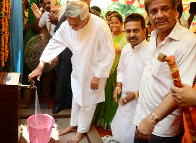 Chief Minister Shri Naveen Patnaik inaugurating Pipe Drinking Water Project at Jharanasahi, ward No-47, BhubaneswarDate-13-May-2012