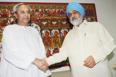 Chief Minister Shri Naveen Patnaik meeting the Deputy Chairman, Planning Commission, Shri Montek Singh Ahluwalia for finalizing the plan for 2012-13 for the State, in New DelhiDate-04-May-2012