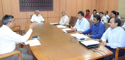 Chief Minister Shri Naveen Patnaik reviewing on Drinking Water at SecretariatDate-24-Apr-2012