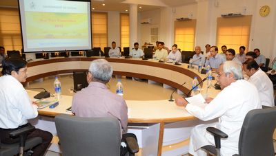 Chief Minister Shri Naveen Patnaik reviewing preparatory arrangements on heat wave at SecretariatDate-01-Mar-2012