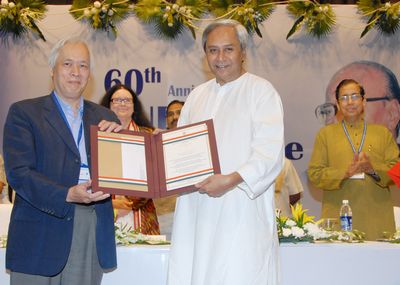 Chief Minister Shri Naveen Patnaik giving Kalinga Chair-2009 to Prof. Trinh Xuan Thuan at the International Conference for Celebration of 60th Anniversary UNESCO Kalinga Prize for Popularization of Science at KIITDate-04-Jan-2012