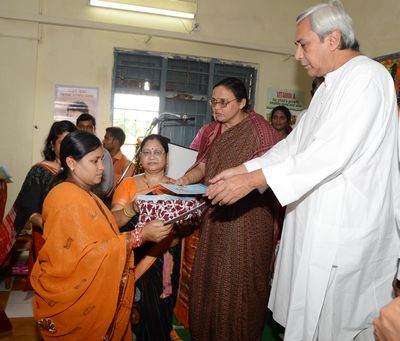 Chief Minister Shri Naveen Patnaik distributing the benefits of MAMATA Scheme to Urban beneficiaries at Bhubaneswar Date-15-Aug-2012