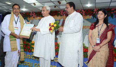Chief Minister Shri Naveen Patnaik Distributing State Award to the Teachers at Dr Swaminathan Hall, OUAT, Bhubaneswar Date-05-Sep-2012