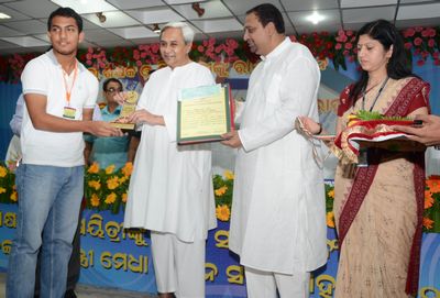 Chief Minister Shri Naveen Patnaik Distributing State Award to the Students at Dr Swaminathan Hall, OUAT, Bhubaneswar Date-05-Sep-2012
