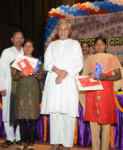 Chief Minister Shri Naveen Patnaik felicitating to Kumari Asali Mankirdia and Malati Mankirdia , Mankirdia Tribal Girls( first time Matriculate students) on the Occasion of Guru Divas at Jaydev BhawanDate-05-Sep-2012