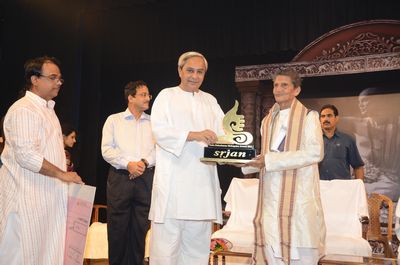 Chief Minister Shri Naveen Patnaik giving Guru Kelucharan Mahapatra Award to Birabara Sahoo at Rabindra MandapDate-09-Sep-2012