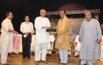 Chief Minister Shri Naveen Patnaik giving Guru Kelucharan Mahapatra Award to Rama Chandra Pratihari at Rabindra Mandap Date-09-Sep-2012