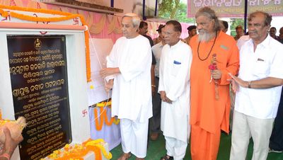 Chief Minister Shri Naveen Patnaik laying foundation stone of 300 seater SC/ST hostel at Tapoban High SchoolDate-30-Sep-2012