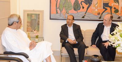 Chief Minister Shri Naveen Patnaik with Peter N.Varghese AO, High Commissioner of Australia at Secretariat on Date-19-Oct-2012