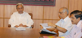 Naveen Patnaik reviews POSCO situation, invites local MP, MLAs for discussion