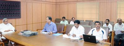 Chief Minister Shri Naveen Patnaik reviewing on Artist Federation at SecretariatDate-07-Nov-2012