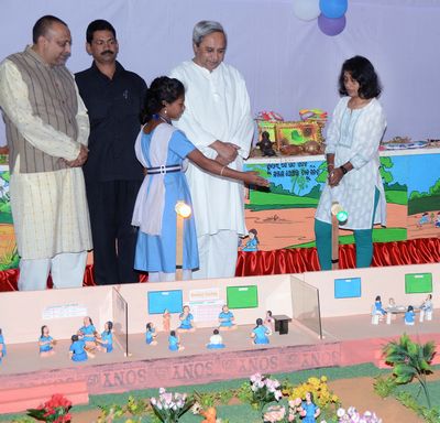 Chief Minister Shri Naveen Patnaik going round the Exhibition at the �SURAVI-2012� at BhubaneswarDate-17-Nov-2012