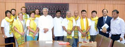 Chief Minister Shri Naveen Patnaik felicitating International Sand Artists at SecretariatDate-05-Dec-2012