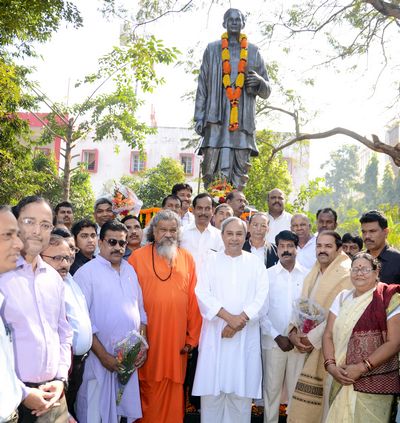 Chief Minister Shri Naveen Patnaik unveiling the statue of Kanta Kabi Laxmikanta Mohapatra at P.M.G. Square, Bhubaneswar on Date-09-Dec-2012