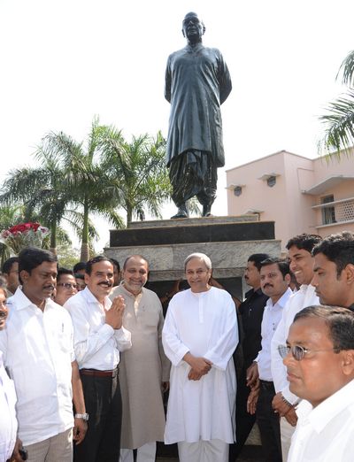 Chief Minister Shri Naveen Patnaik with Block Grant Teachers in Assembly Premises on Date-10-Dec-2012