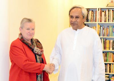 Chief Minister Shri Naveen Patnaik with H.E Ms. Nancy Powell, Ambassador of the U.S.A. to India at SecretariatDate-15-Jan-2013