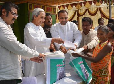 Chief Minister Shri Naveen Patnaik launching Rs.1/Kg Rice Scheme at Malkangire 