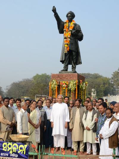 Chief Minister Shri Naveen Patnaik attending the death anniversary of Utkal Gourab Madhusudan Das at Raj Bhawan Square