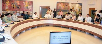Chief Minister Shri Naveen Patnaik reviewing on Nabakalebara-2015 at Secretariat