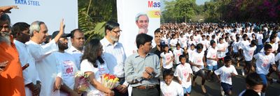 Chief Minister Shri Naveen Patnaik flagging off Biju Patnaik Mass Marathon at Biju Patnaik Park
