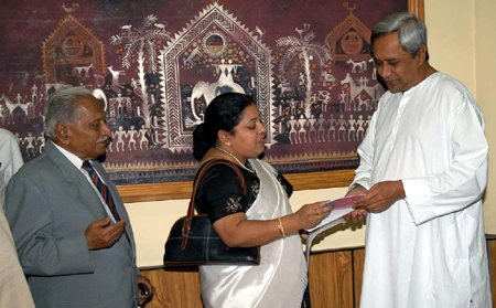 Chief Minister Shri Naveen Patnaik receives donations of Rs 303030 from Orissa Engineering College for  Tsunami victims.